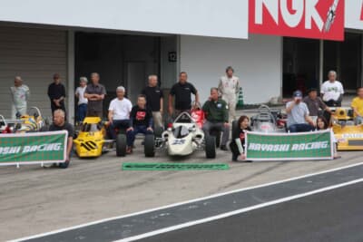 久々に出会った702Bの右脇で椅子に腰を下ろしながら、製作者の林将一会長は思いっき り顔を綻ばせていた