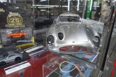 LEGRAND社製の1/8スケールのメルセデス・ベンツ 300SLRウーレンハウトクーペ