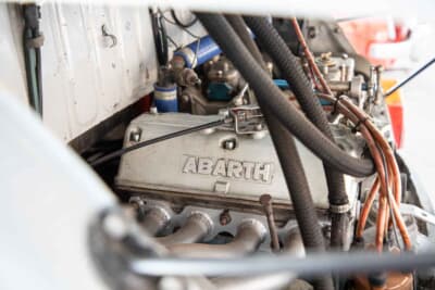 フィアット アバルト1000TCR:OHVながらクロスフロー+半球形燃焼室の専用ヘッドを持つエンジン