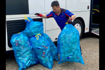 大量の空きペットボトルや空き缶はある意味宝の山です