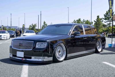 熊本県熊本市に店舗を構えるモーターリンク熊本は、自慢のトヨタ センチュリーを展示していた