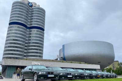 さまざまな国や街からBMW ミュージアムに集合したBMW E36型M3