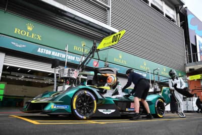2025年にデビューしたアストンマーティンのピットストップ練習。ノンハイブリッドのV12サウンドがしびれます