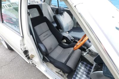 日産 6代目 910型 ブルーバード：運転席にはレカロLSシートをセット