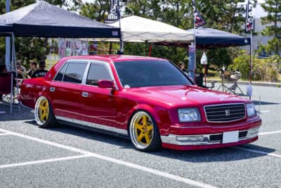 VIPSTYLE MEETINGに常連参加のスパークファインは、『VIPスタイル』の創刊200号の表紙を飾ったトヨタ センチュリーで大阪府高槻市から参加