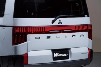 ジュエルLEDテールランプ・ウルトラ：ブレーキ点灯部分をポジション点灯できるブレーキポジションモードも搭載。これをONにすればポジション時の点灯面積が増える。バックランプも含め、LEDチップが直接見えない仕様