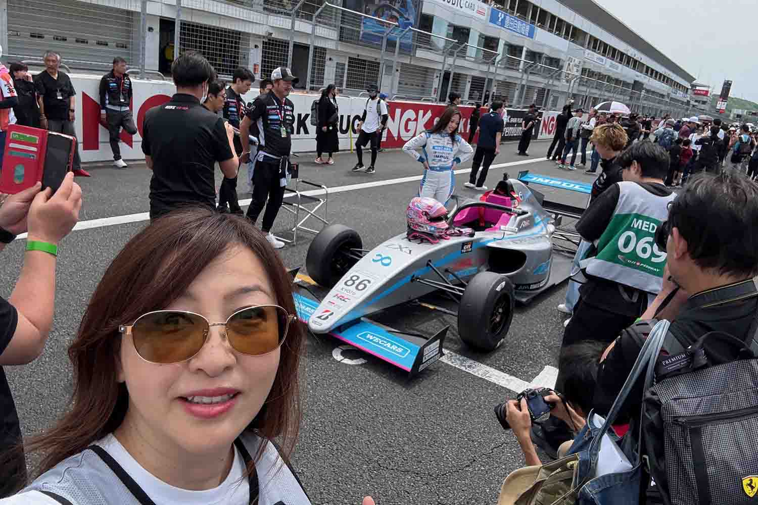 なんちゃってセレブが自動車業界で活躍する女性たちの姿を「ル・ボラン