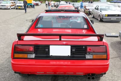 トヨタ 初代 AW11型 MR2：ジムカーナ車の場合は軽量化のためリアスポイラーレスが多かった。ストリート仕様としては、やはり付いていた方がカッコいい