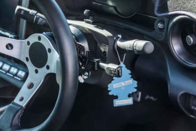 トヨタ GR86：ステアリング交換をしているが、クルーズコントロールは使用できるようにスイッチを移設している