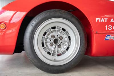 フィアット アバルト1300SP:ホイールはカンパニョーロ製のマグネシウム合金製。デザインは、いわゆるアバルト・パターンを装着