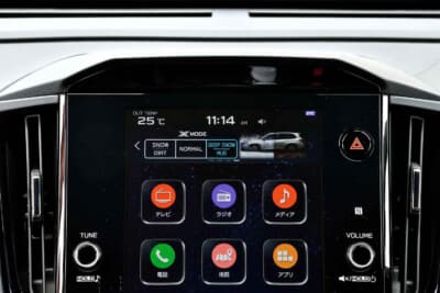センタークラスターには11.6インチセンターインフォメーションディスプレイ&インフォテインメントシステムを搭載。Apple CarPlayやAndroid Autoにも対応