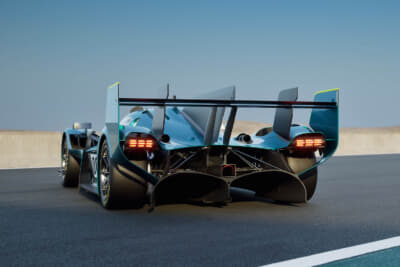 アストンマーティン ヴァルキリーLM：2026年第2四半期から開始される専用トラックデイプログラムに向けて納車が予定されている