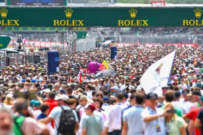 もはやマシンがどこにあるか分からない程のスタートグリッド