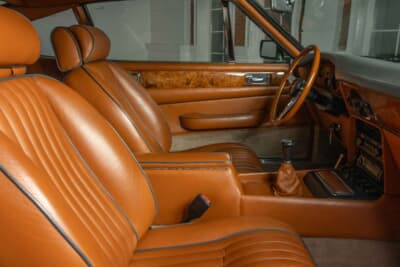 28万625ユーロ（邦貨換算約4620万円）で落札されたアストンマーティン「V8 ヴァンテージ オスカー・インディア」（C）Courtesy of RM Sotheby's