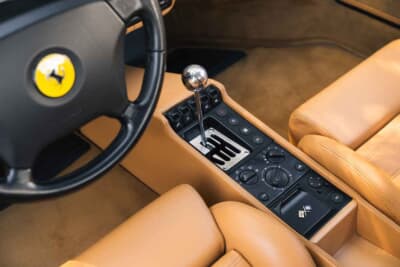 16万6750ユーロ（邦貨換算約2740万円）で落札されたフェラーリ「F355」（C）Courtesy of RM Sotheby's