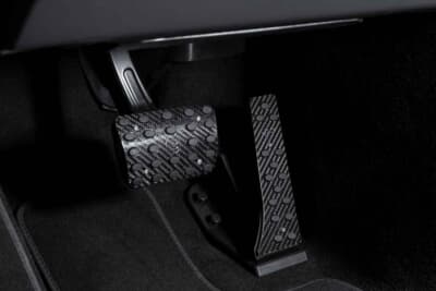 メルセデスAMG E53 HYBRID 4MATIC+セダン：専用アルミペダルパッド