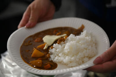 カレーの上に乗っているのはチーズ