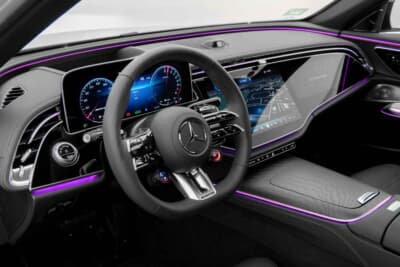 メルセデスAMG E53 HYBRID 4MATIC+：スポーティなアクセサリーや豊富なカラーバリエーションの、専用オールレザーインテリアでカスタマイズできる