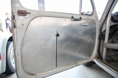 フィアット アバルト1000TCR:ウインドウは軽量化のためにスライド式