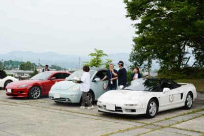 女性ドライバー限定部門の特例として認められたフォルクスワーゲン「Newビートル」やマツダ「RX-8」で参加
