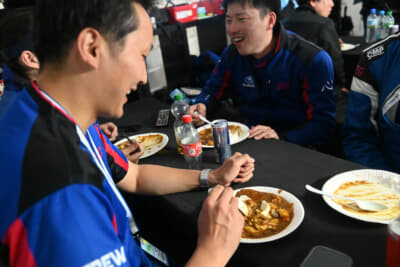 深夜のカレーは寒いニュルではありがたい！