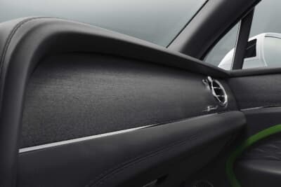 ベントレー ベンテイガ スピード：オルガンストップには、標準のクローム仕上げに加えてダークティント仕上げも選択可能