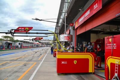 フェラーリはどこもかしこも真っ赤っか