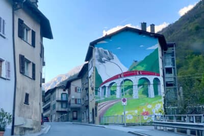 素敵なベルニナ鉄道の壁画のホテル