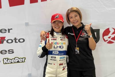 翁長実希選手と佐藤久実選手（右）