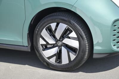 フォルクスワーゲン ID. Buzz Pro：19インチアルミホイールを装着