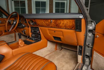 28万625ユーロ（邦貨換算約4620万円）で落札されたアストンマーティン「V8 ヴァンテージ オスカー・インディア」（C）Courtesy of RM Sotheby's