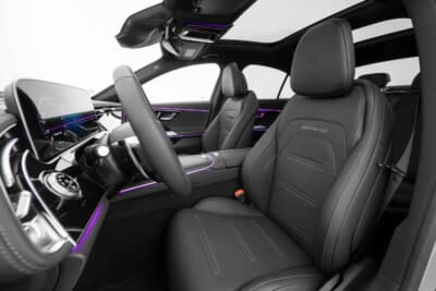 メルセデスAMG E53 HYBRID 4MATIC+：スポーティなアクセサリーや豊富なカラーバリエーションの、専用オールレザーインテリアでカスタマイズできる
