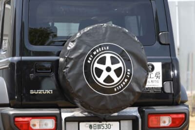 スズキ ジムニー ノマド：ホットウィールとのコラボ商品のスペアタイヤカバー「タイヤ」