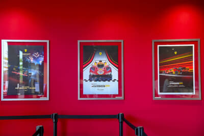 フェラーリショップには素敵なポスターが壁にかかっていました。自宅をこんな素敵に飾れたらいいのにな~と思ってしまいます