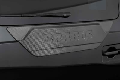 ブラバス XL 800：背面タイヤが収まっていた部分にはカーボン製のブラバスロゴ入りフードが装着