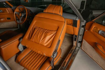28万625ユーロ（邦貨換算約4620万円）で落札されたアストンマーティン「V8 ヴァンテージ オスカー・インディア」（C）Courtesy of RM Sotheby's