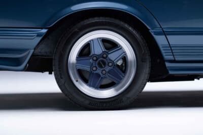 メルセデス・ベンツ「500SEL 5.0 AMG ブルーベリー」（C）Courtesy of RM Sotheby's