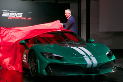 フェラーリ 296スペチアーレ：アンヴェールの瞬間、ヴェルデ・ニュルブルクリンクという専用のボディカラーでお目見え