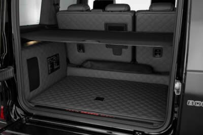 ブラバス XL 800：トランク荷室は革でキルティングされている