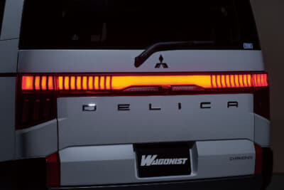 ジュエルLEDテールランプ・ウルトラ：欧州車などにも採用されるオープニング＆エンディングアクション機能は、ロックとアンロックに連動して光が踊る