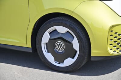 フォルクスワーゲン ID. Buzz Pro：20インチアルミホイールを装着