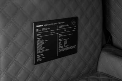 ブラバス XL 800：ラゲッジにはマスターピース仕様のプレートが貼られる