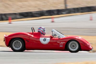 フィアット アバルト1300SP:ひとたび火が入ればやはりアバルト伝説のレーシングスポーツである。弾けるようなサウンドが炸裂し、ショートサーキット全体にアバルト シムカ系の咆哮が木霊するさまは、まさに壮観