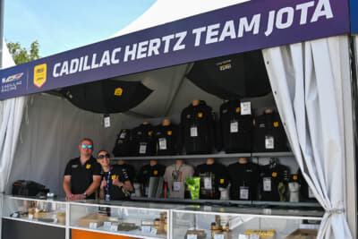 ポールポジションを獲得したキャデラック・ハーツ・チーム・JOTAのショップ