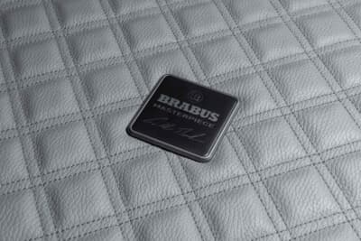 ブラバス XL 800：ラゲッジにはマスターピース仕様のプレートが貼られる