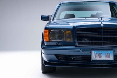 メルセデス・ベンツ「500SEL 5.0 AMG ブルーベリー」（C）Courtesy of RM Sotheby's
