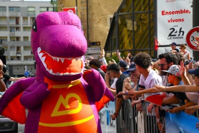 恐竜の中の方は地獄の暑さでしょうね