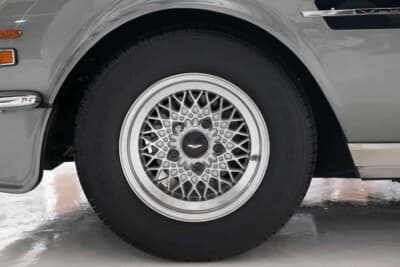 28万625ユーロ（邦貨換算約4620万円）で落札されたアストンマーティン「V8 ヴァンテージ オスカー・インディア」（C）Courtesy of RM Sotheby's