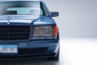 メルセデス・ベンツ「500SEL 5.0 AMG ブルーベリー」（C）Courtesy of RM Sotheby's