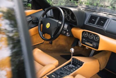 16万6750ユーロ（邦貨換算約2740万円）で落札されたフェラーリ「F355」（C）Courtesy of RM Sotheby's